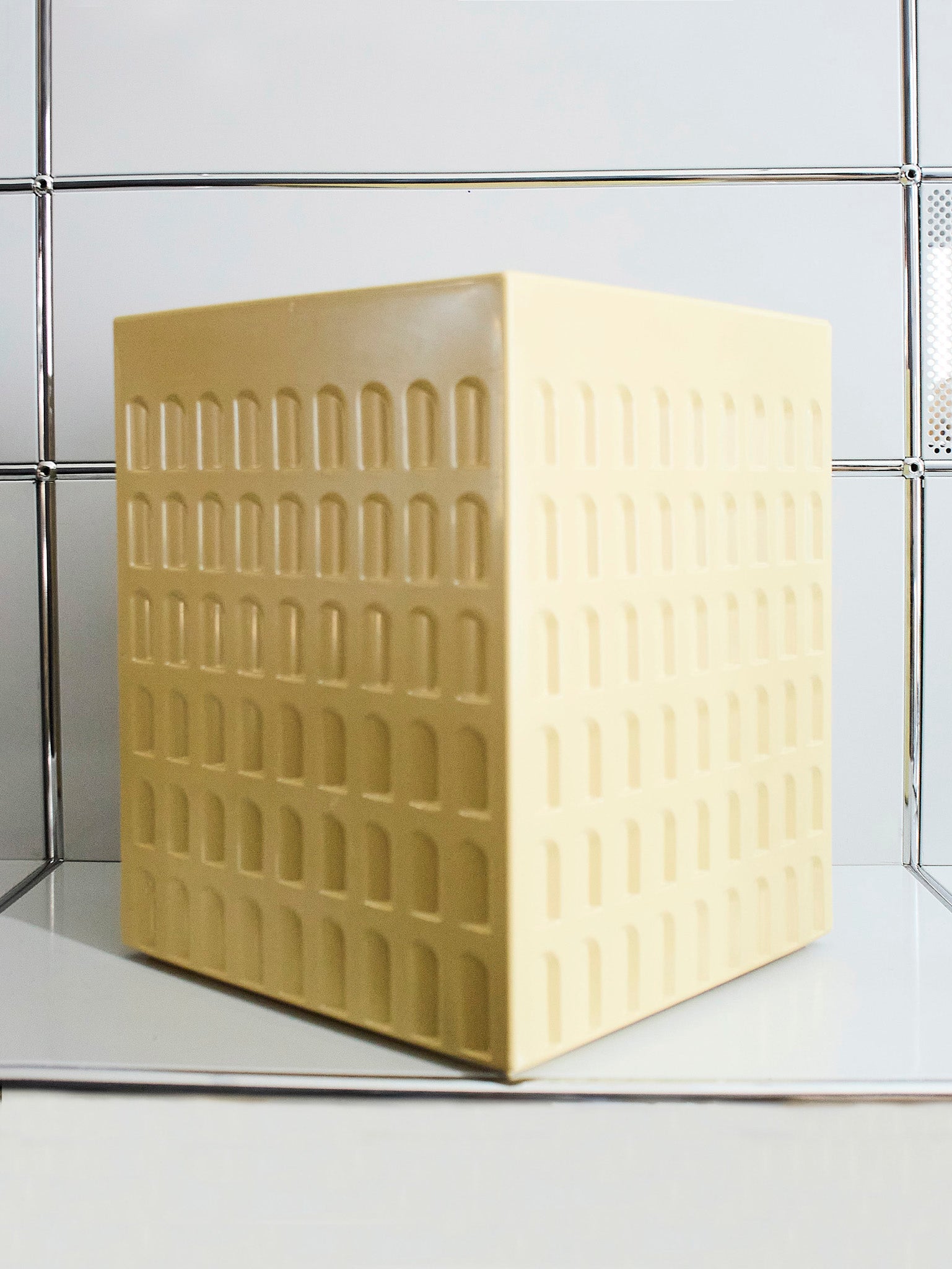 kartell_fabrionovembre_eur_taupe