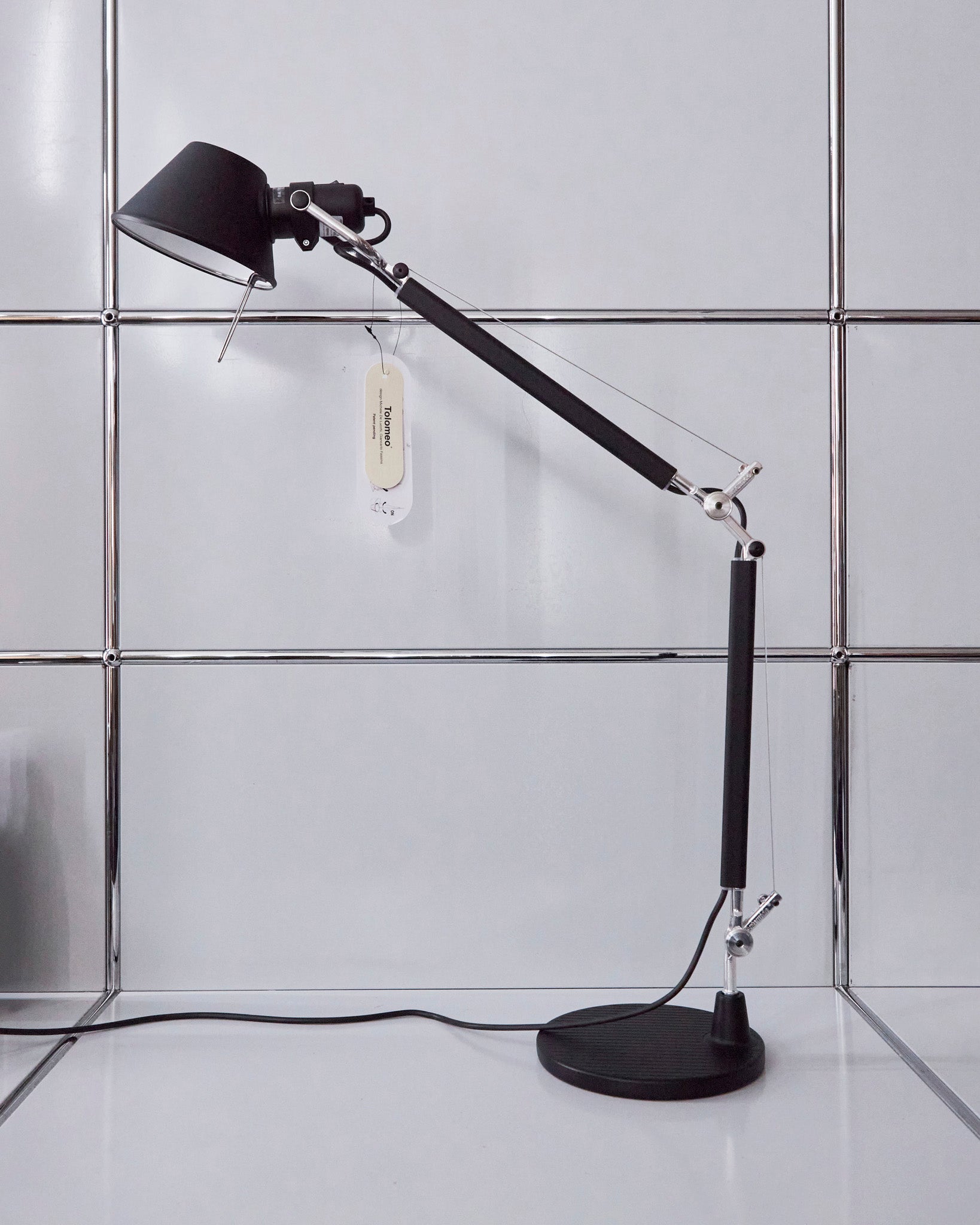artemide_micheledelucchi_tolomeomini_table_black