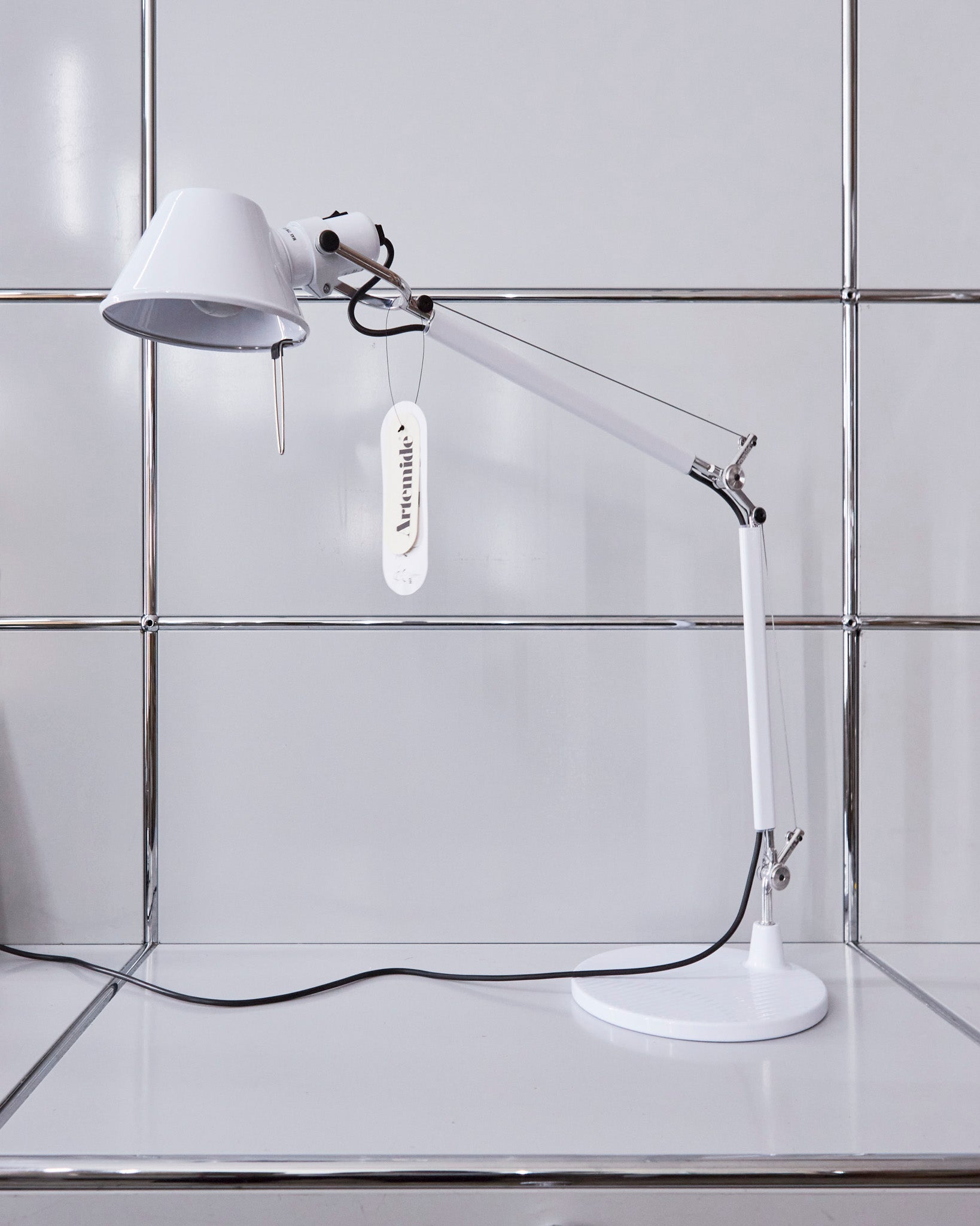 artemide_micheledelucchi_tolomeomini_table_white