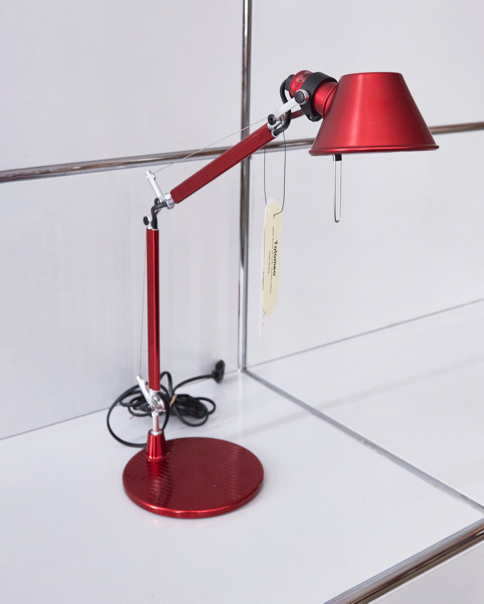 artemide_micheledelucchi_tolomeomicro_table_red