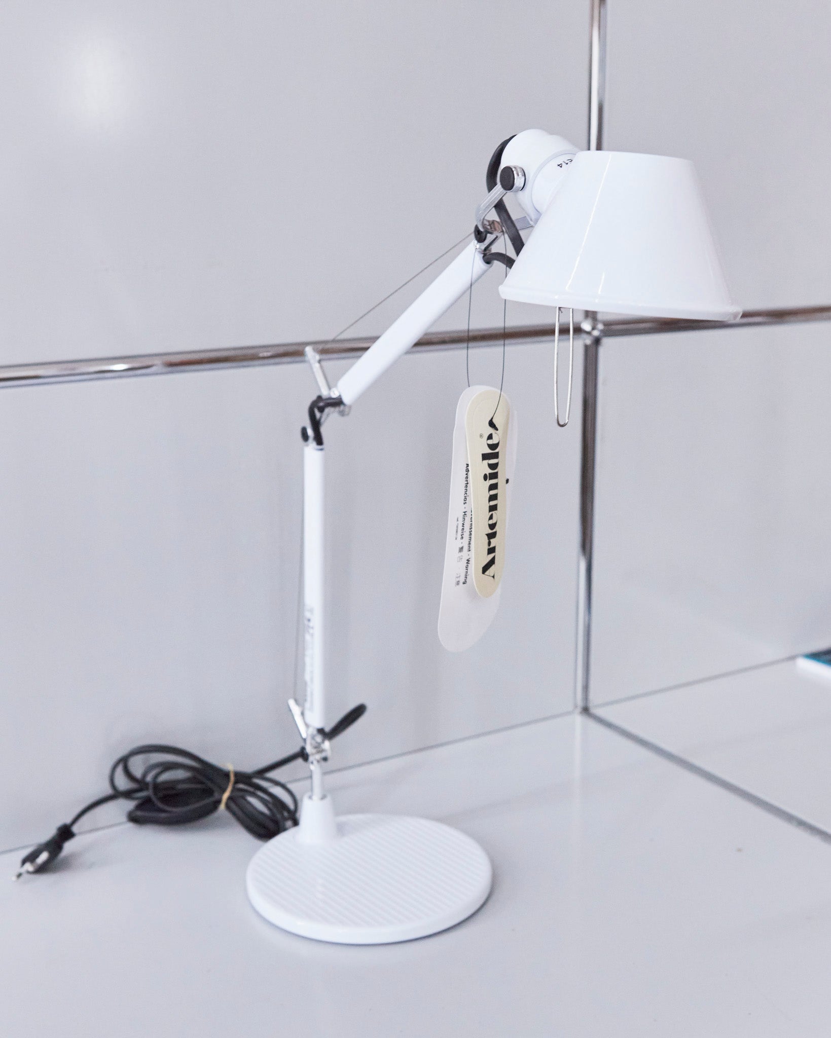 artemide_micheledelucchi_tolomeomicro_table_white