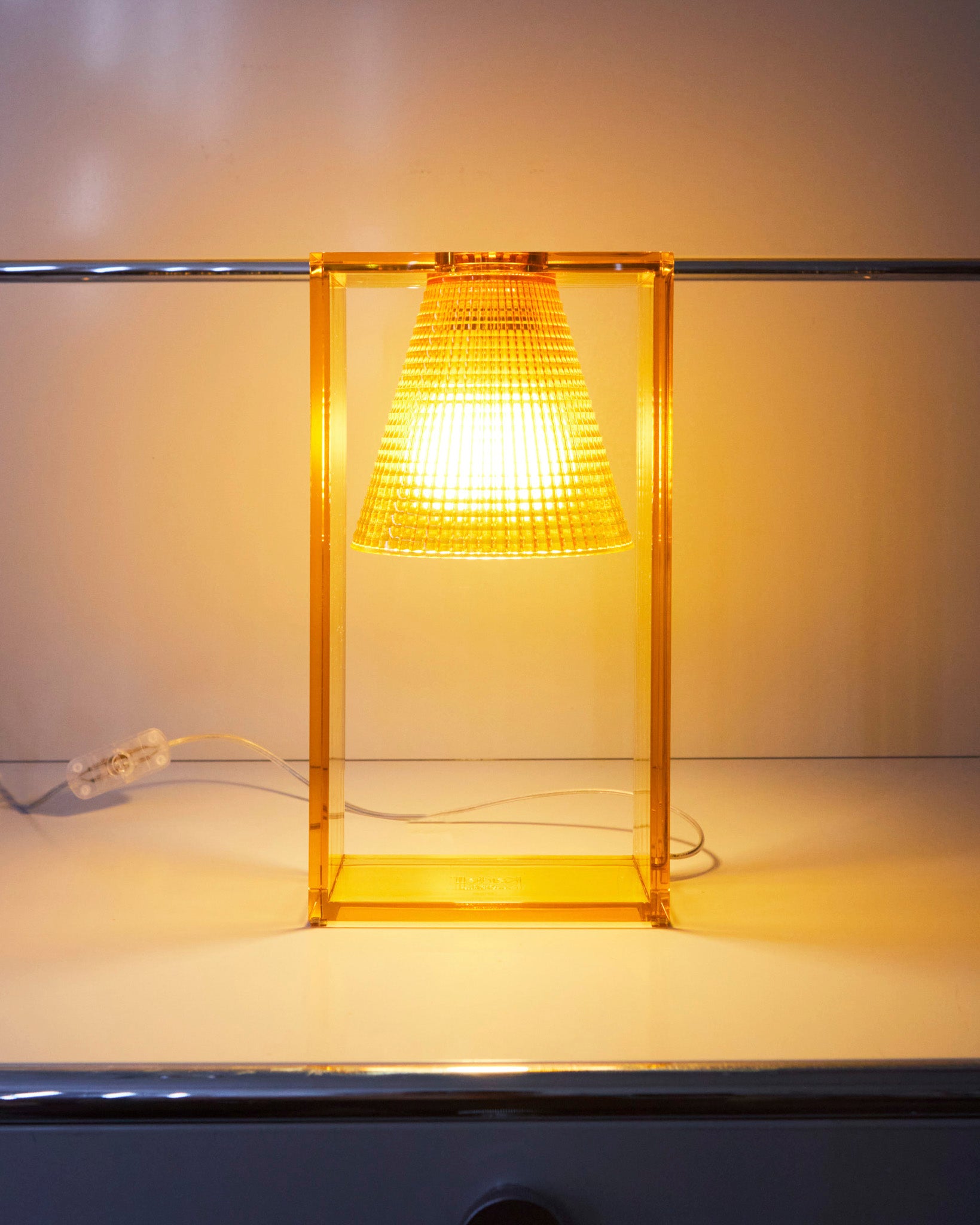 LIGHT-AIR Transparent Table