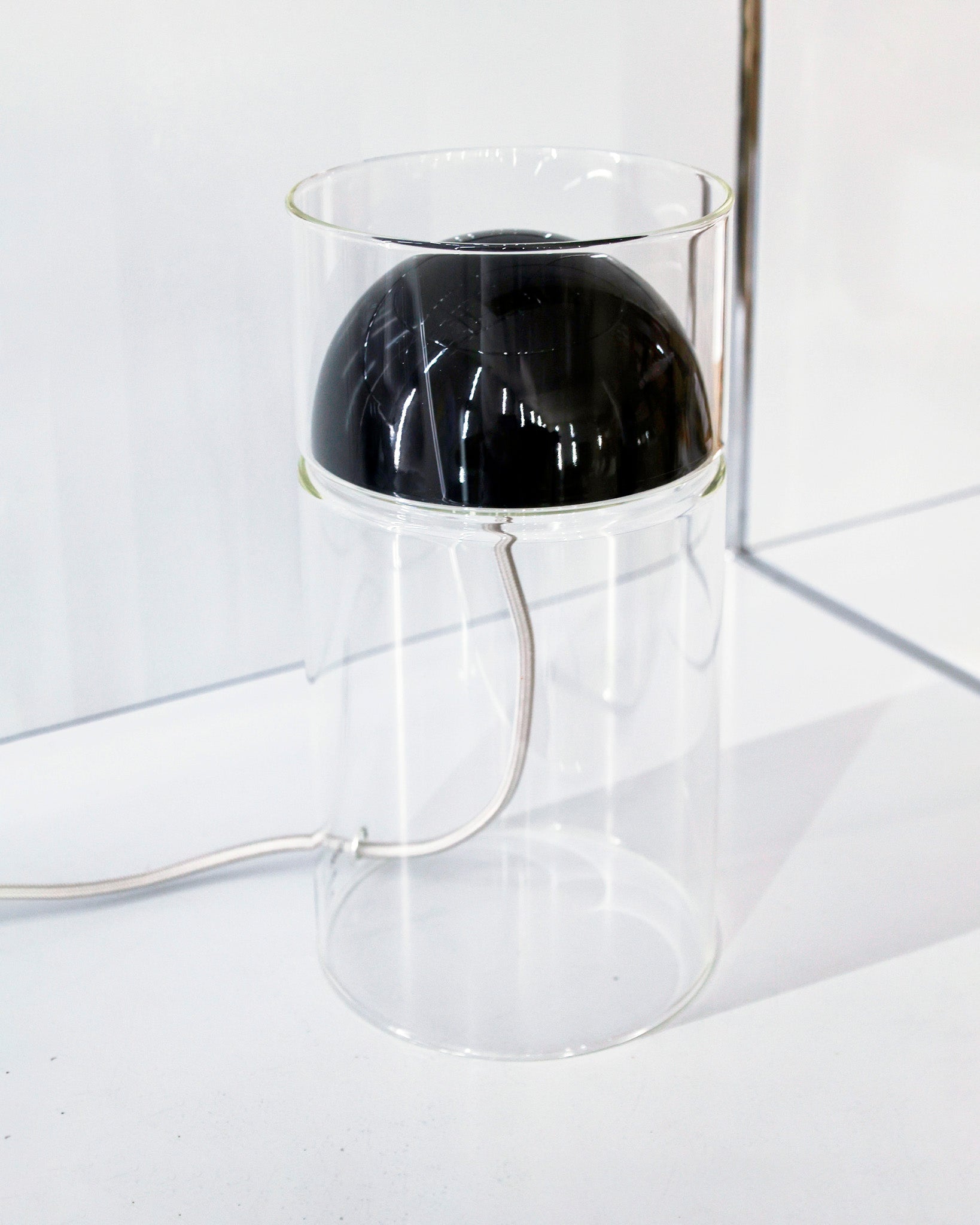 oluce_quagliosimonelli_medusa_black