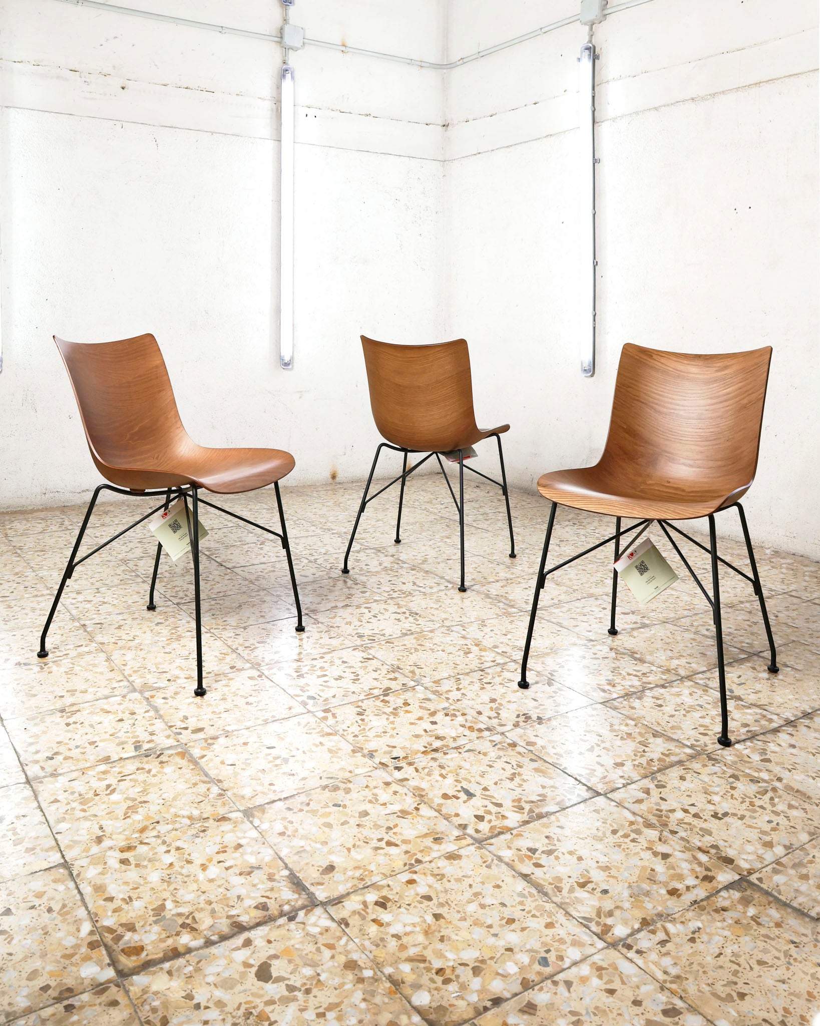 kartell_philippestarck_pwood_darkveneer