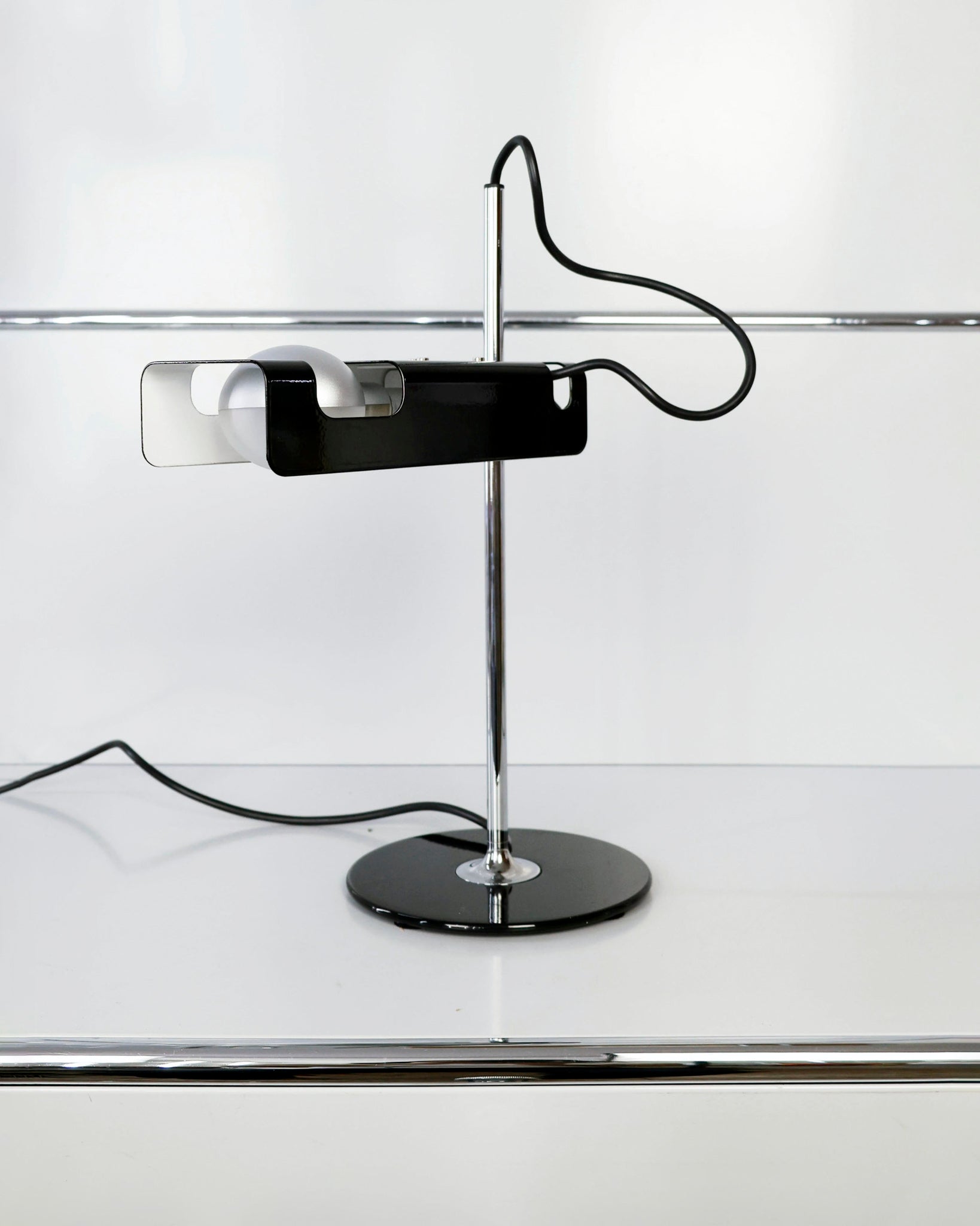 oluce_joecolombo_spidertable_black