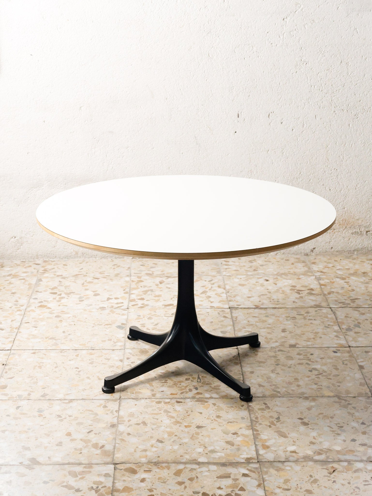 vitra_georgenelson_nelsonpedestaltable