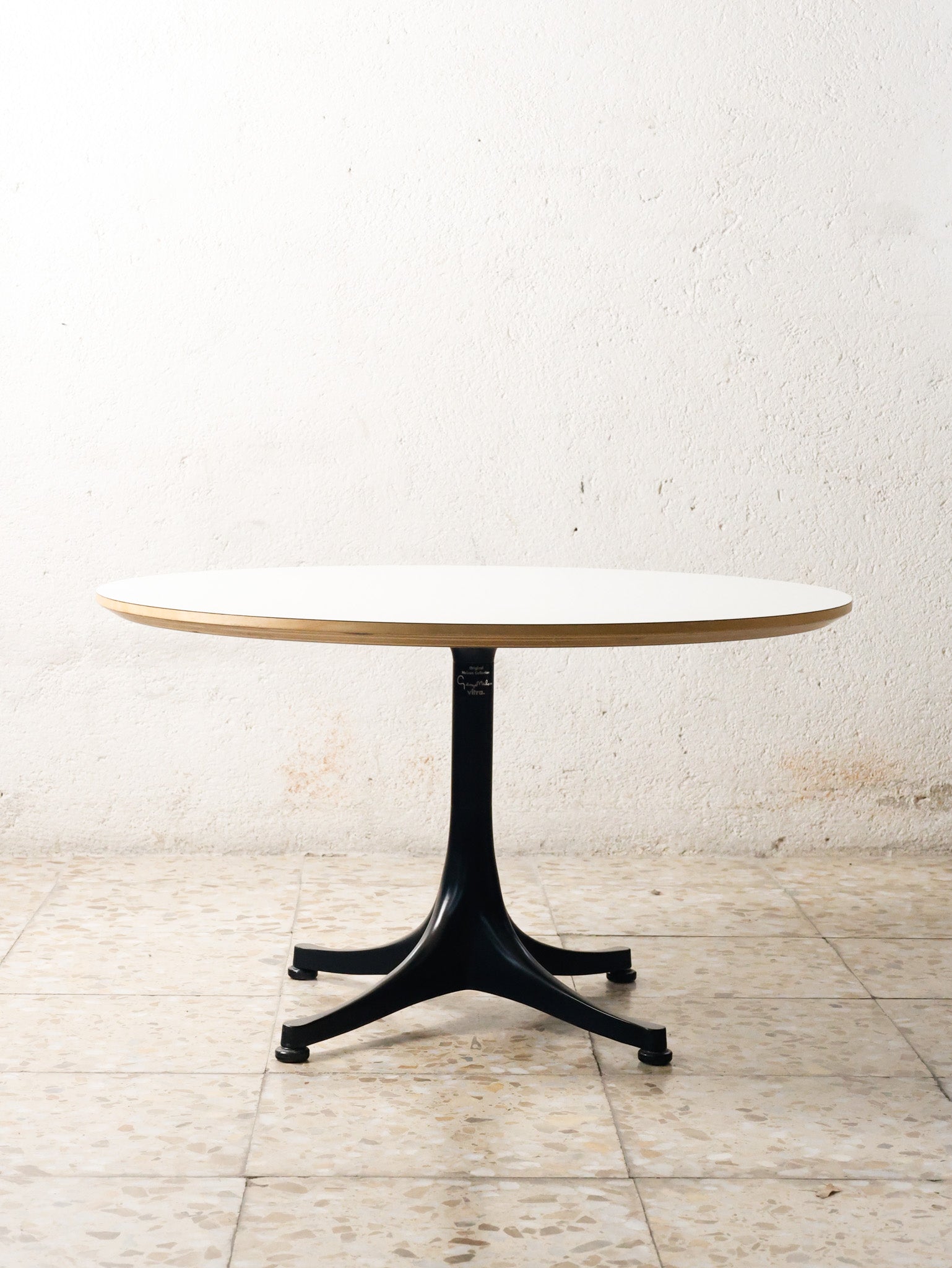 Nelson Pedestal Table