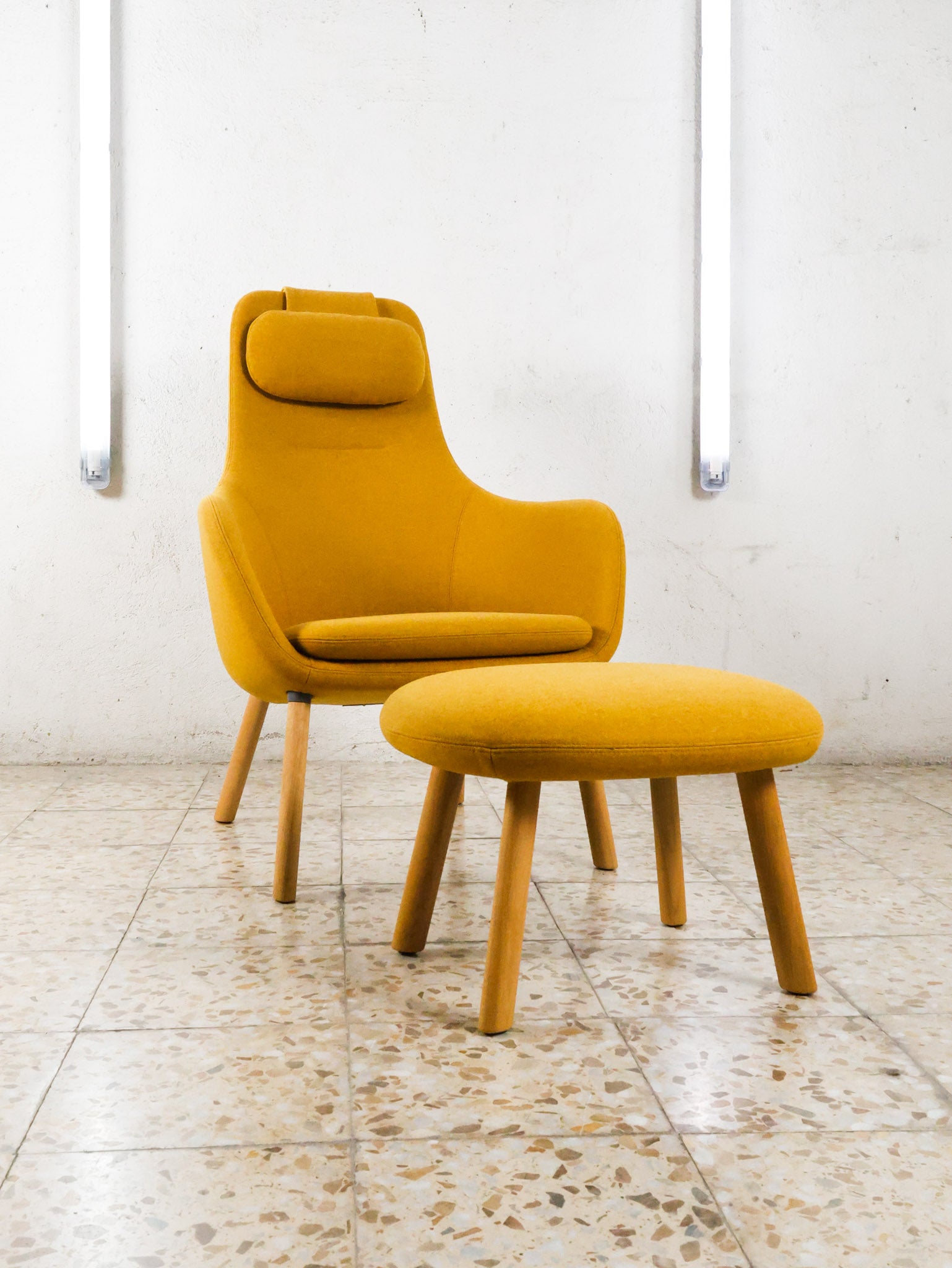 HAL Lounge + Ottoman