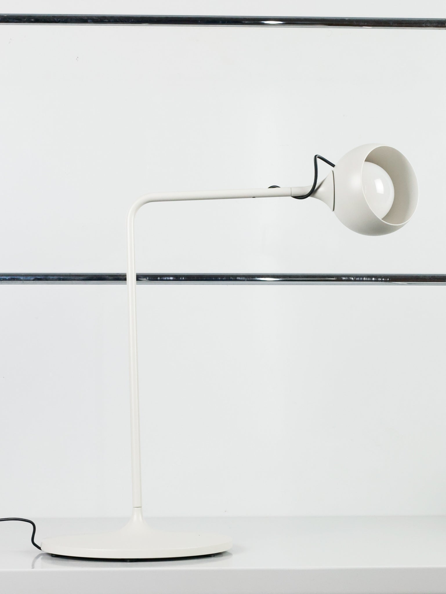 artemide_fosterpartners_ixatable_white