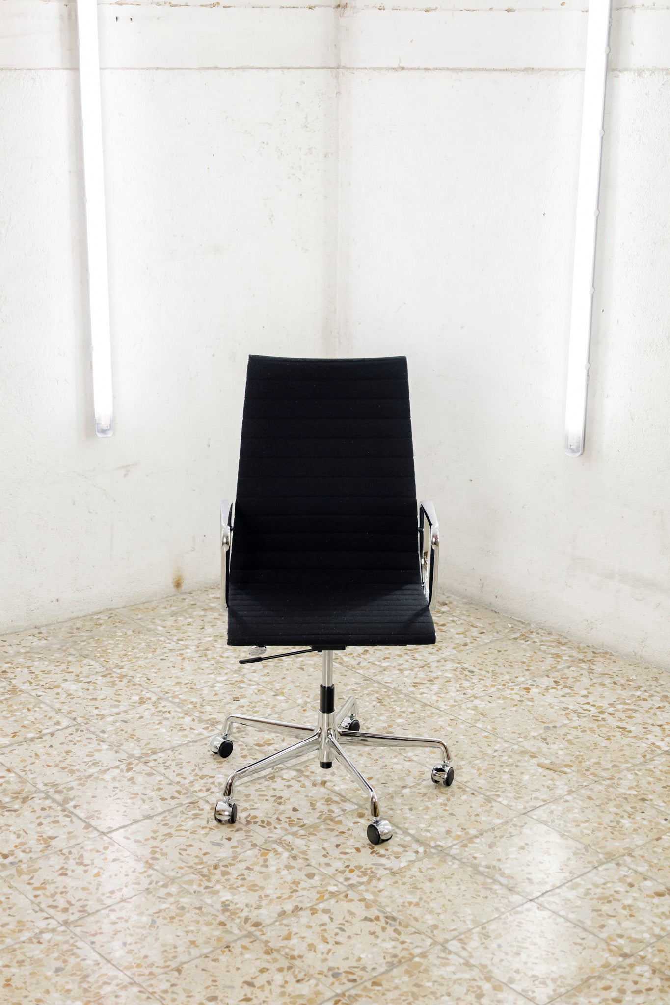 Aluminium Chair EA 119