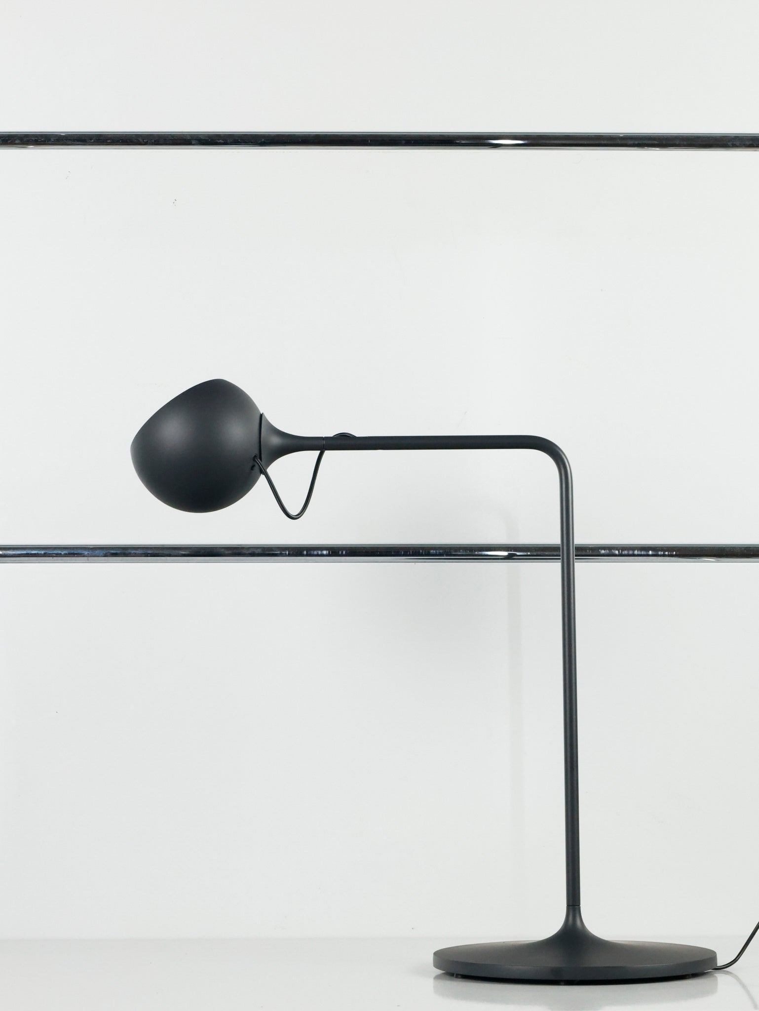 artemide_fosterpartners_ixatable_black