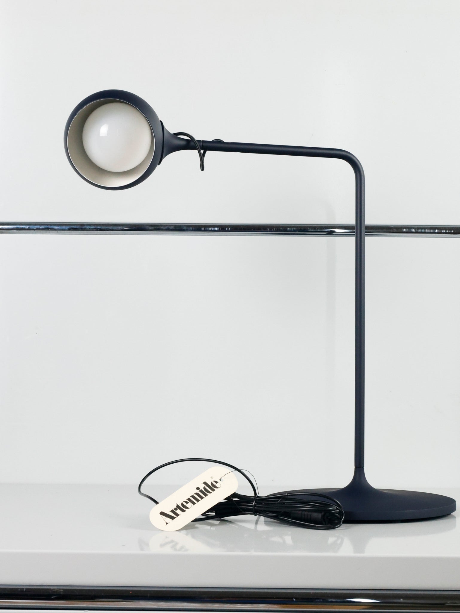 artemide_fosterpartners_ixatable_blue