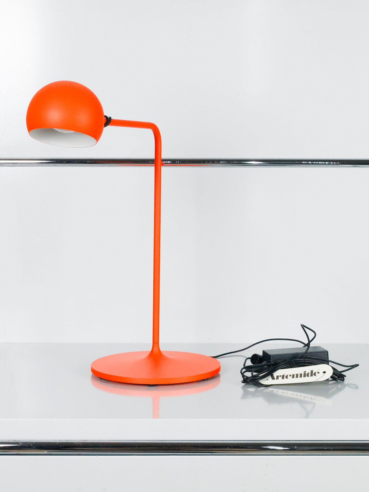artemide_fosterpartners_ixatable_red