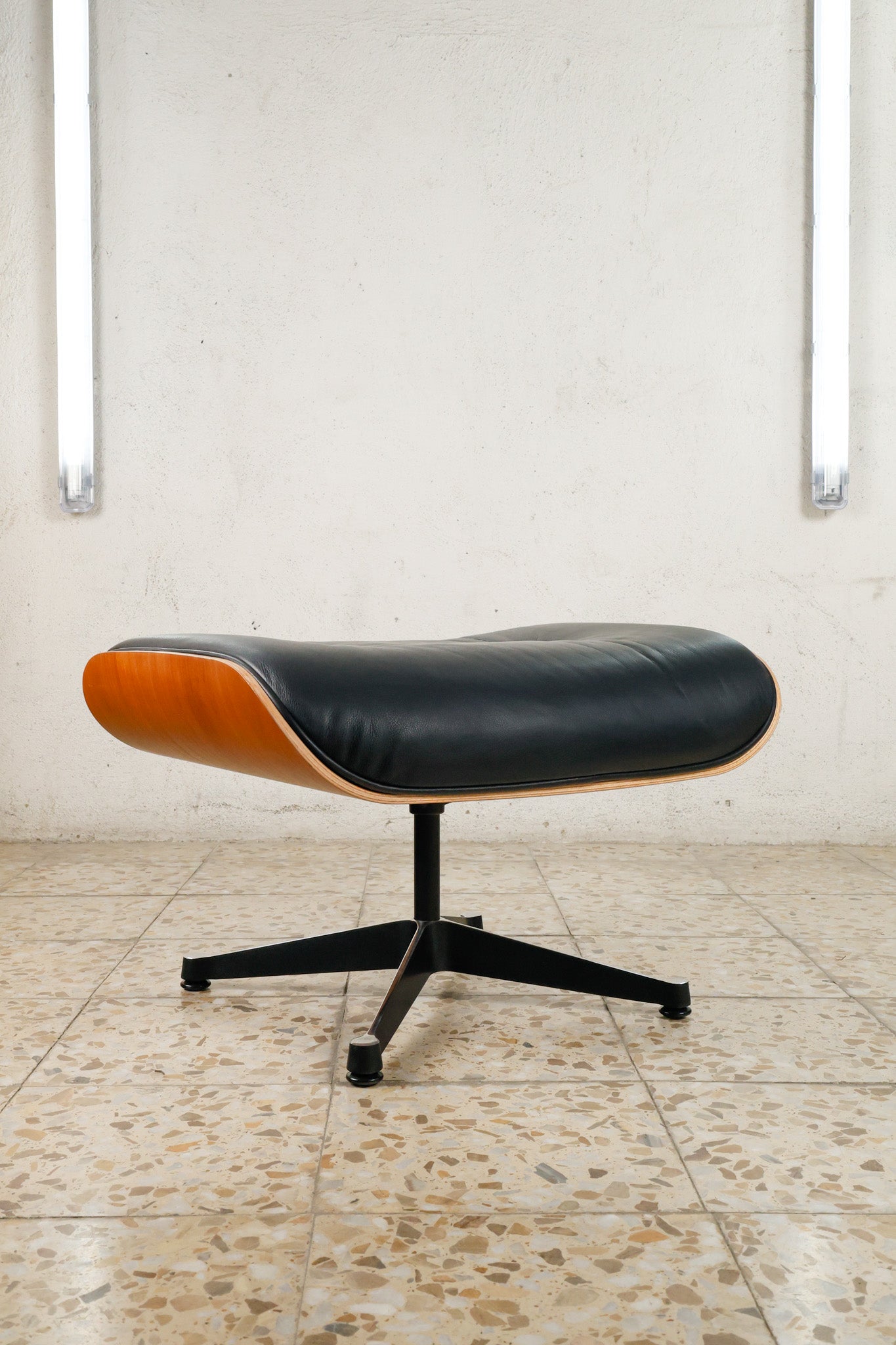Lounge Chair Ottoman – AOC Design