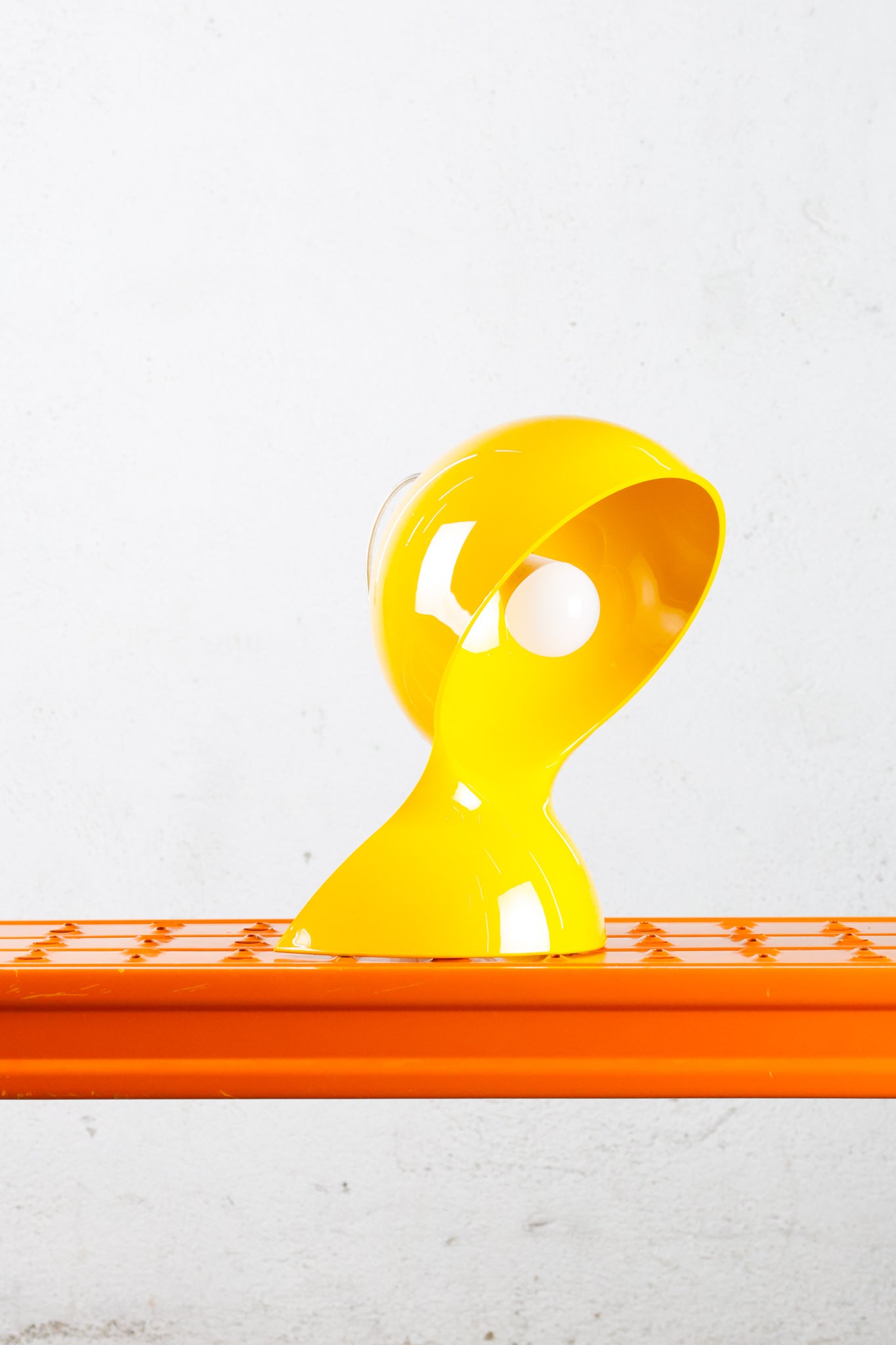 artemide_vicomagistretti_dalu_yellow