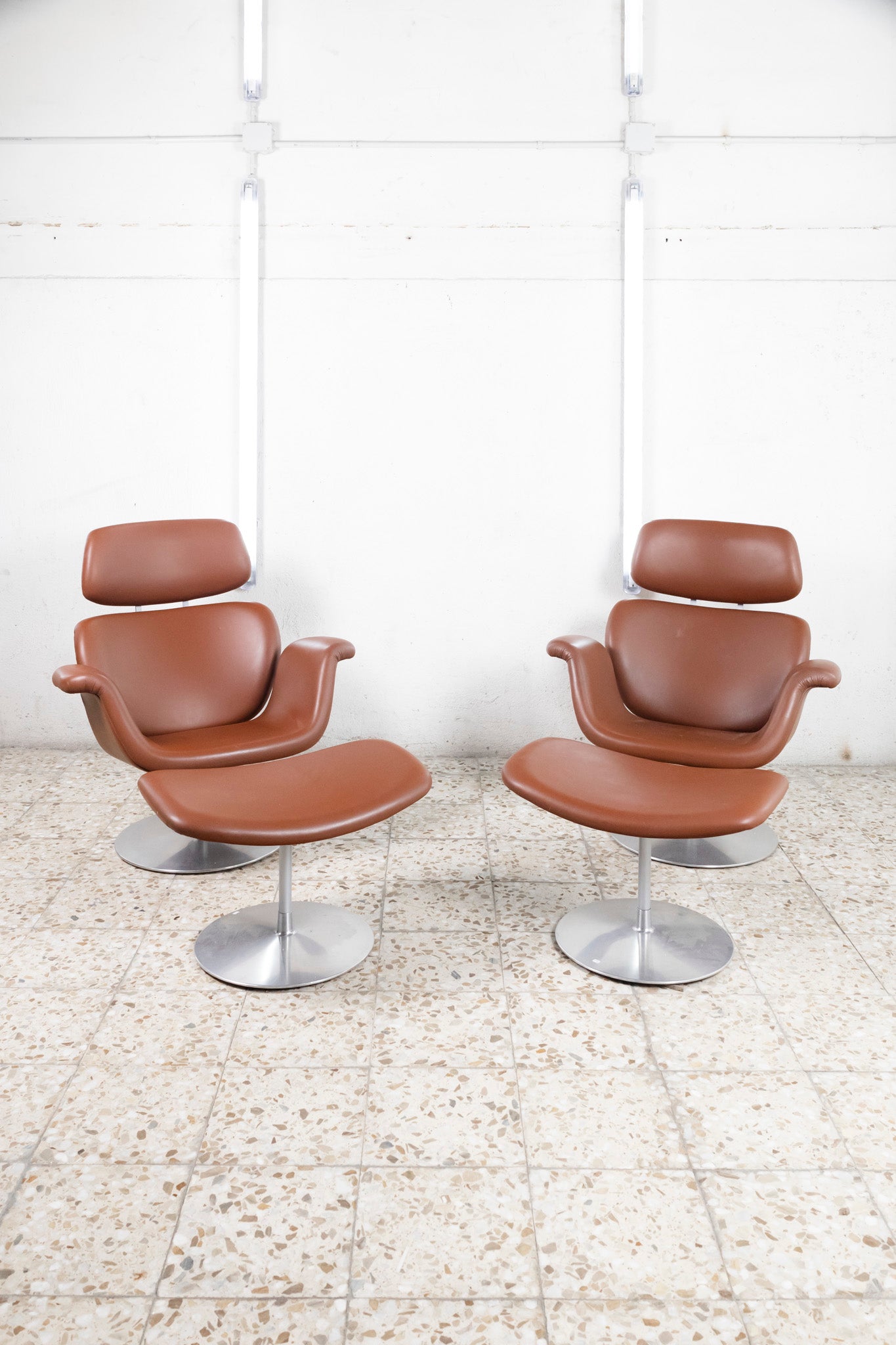 artifort_tulipf975_ottoman_pierrepaulin