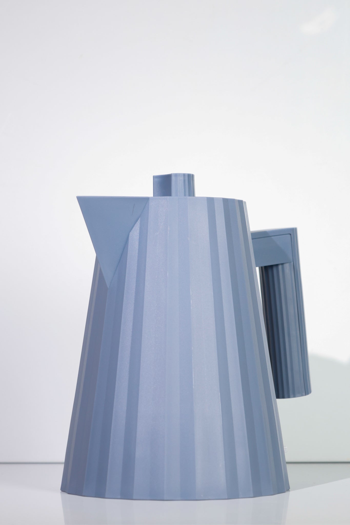alessi_micheledelucchi_plisse_kettle_grey