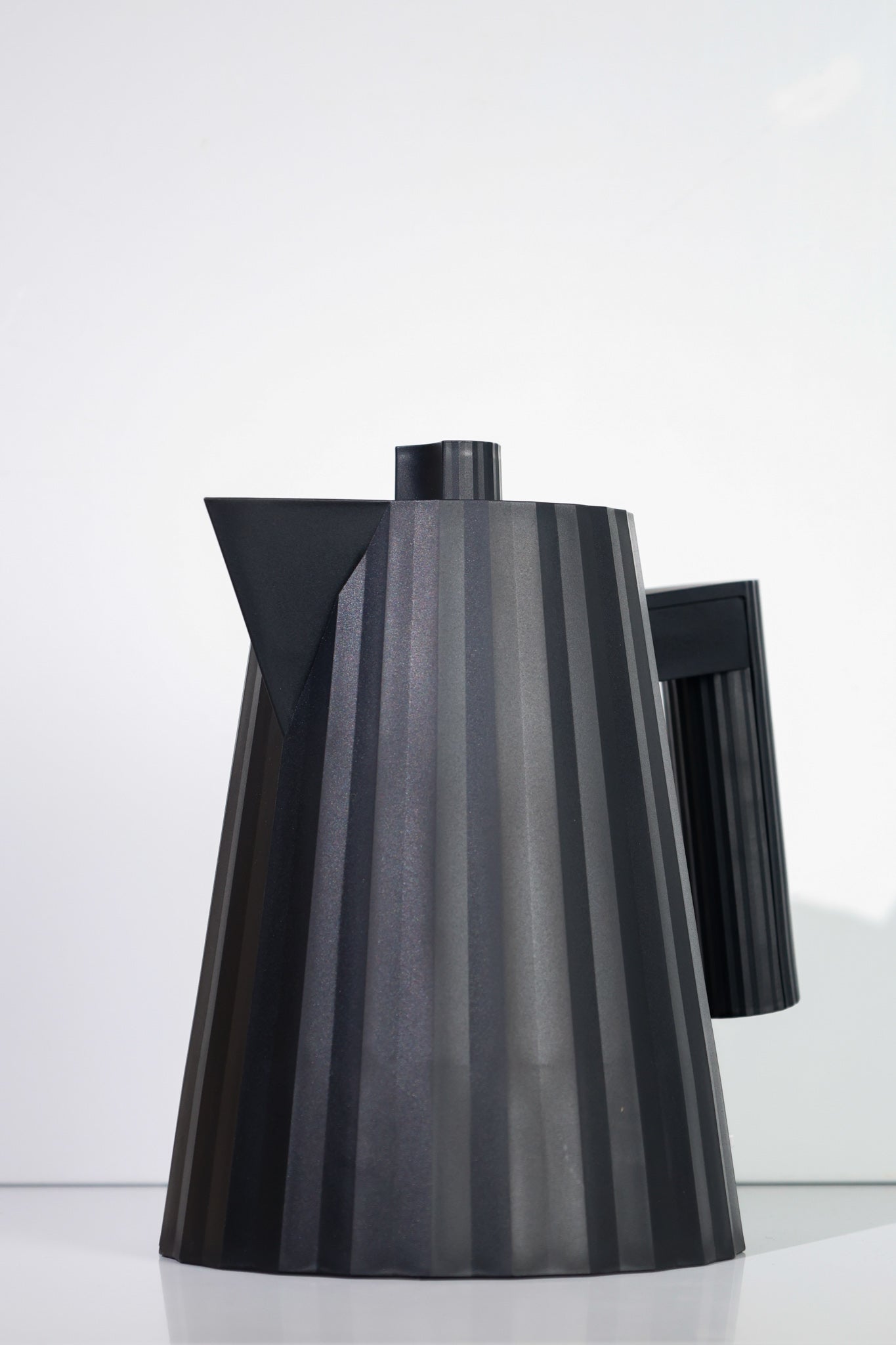 alessi_micheledelucchi_plisse_kettle_black