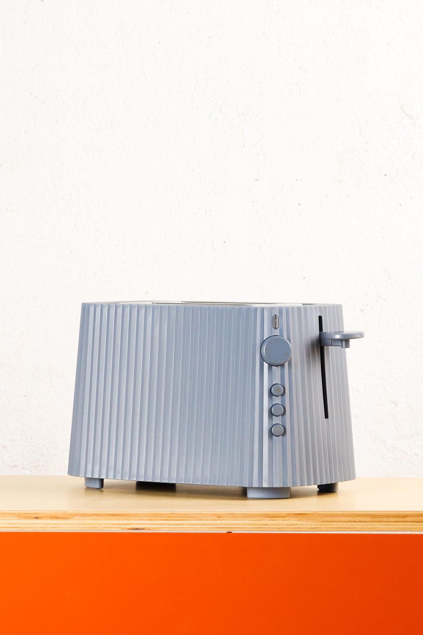alessi_micheledelucchi_plisse_toaster_grey