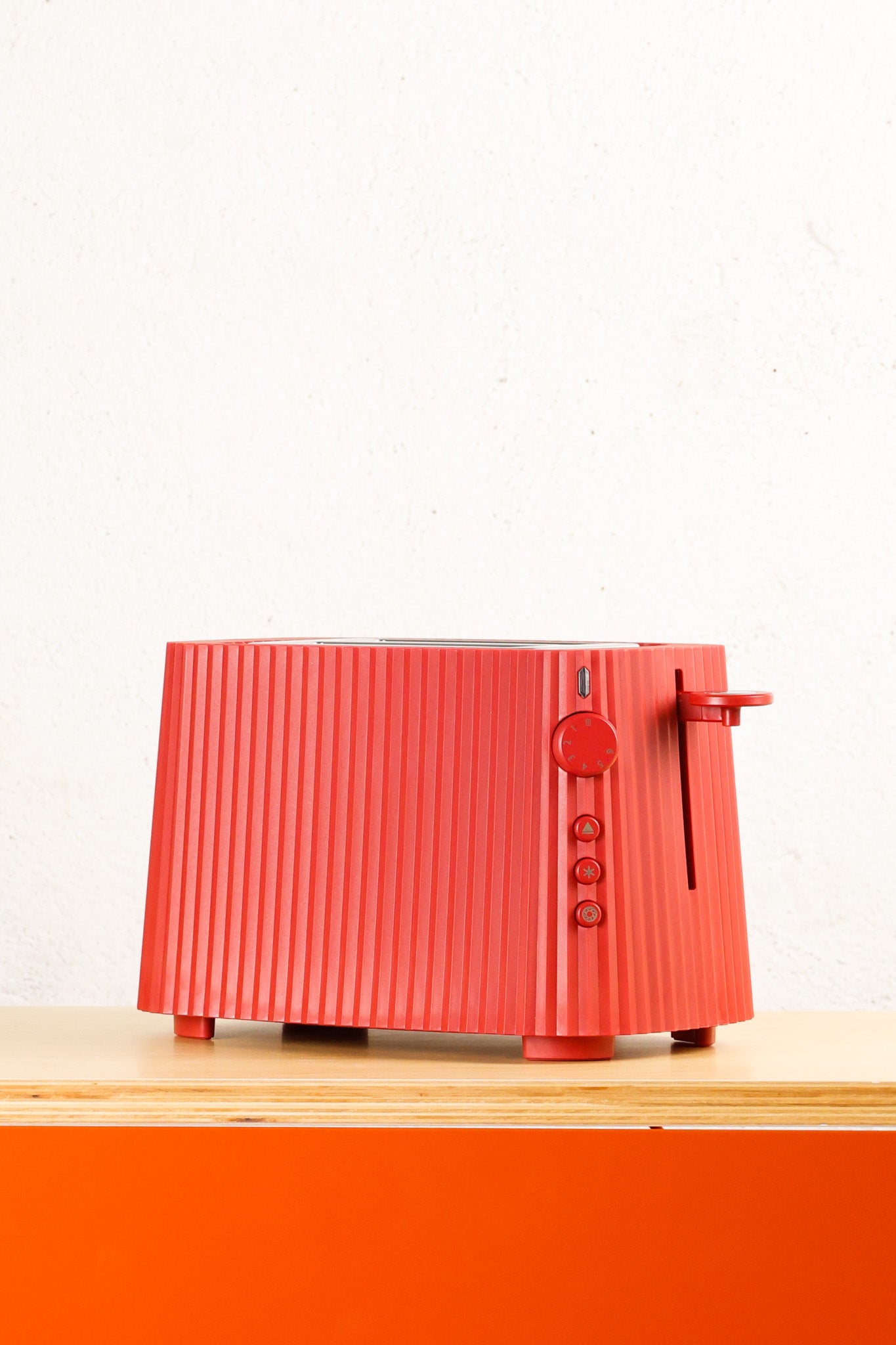 alessi_micheledelucchi_plisse_toaster_red