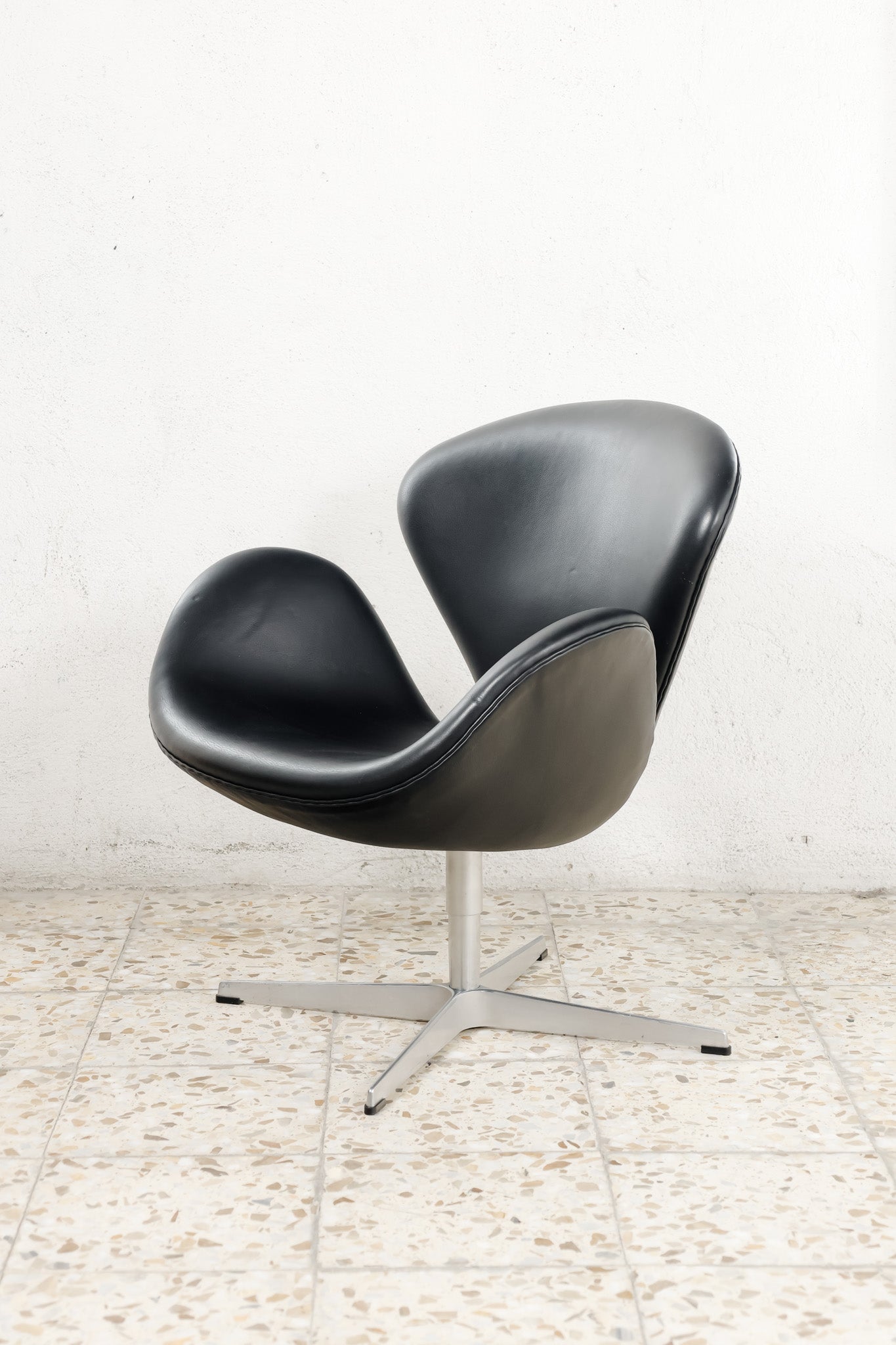 fritzhansen_arnejacobsen_swanchair