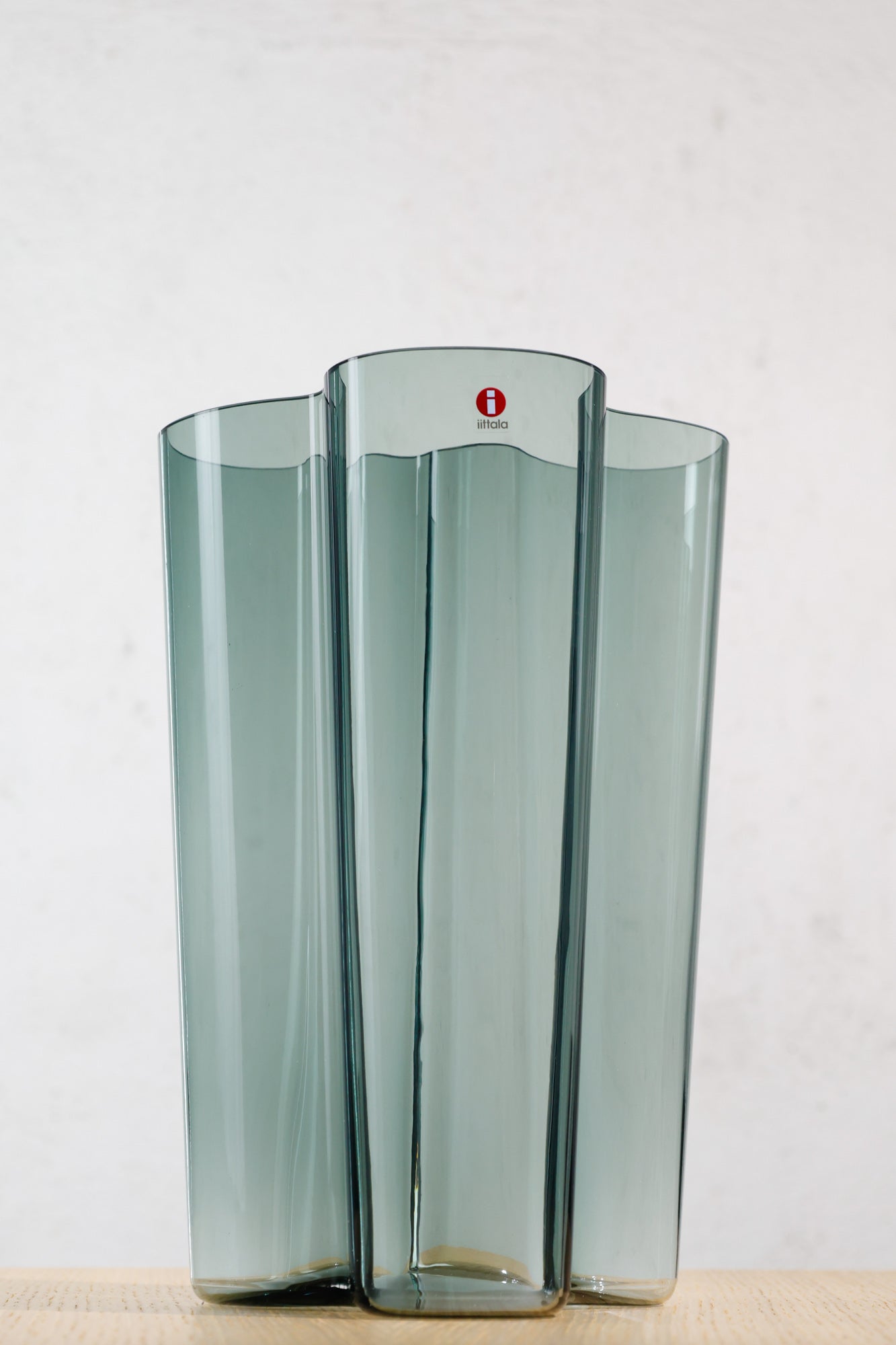 iittala_alvaraalto_savoy_251_darkgrey