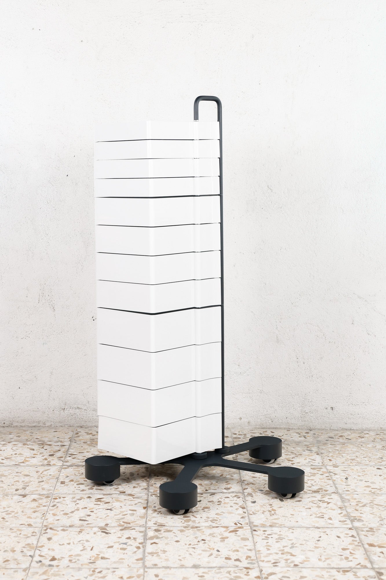 bline_studiojoecolombo_spinny_white