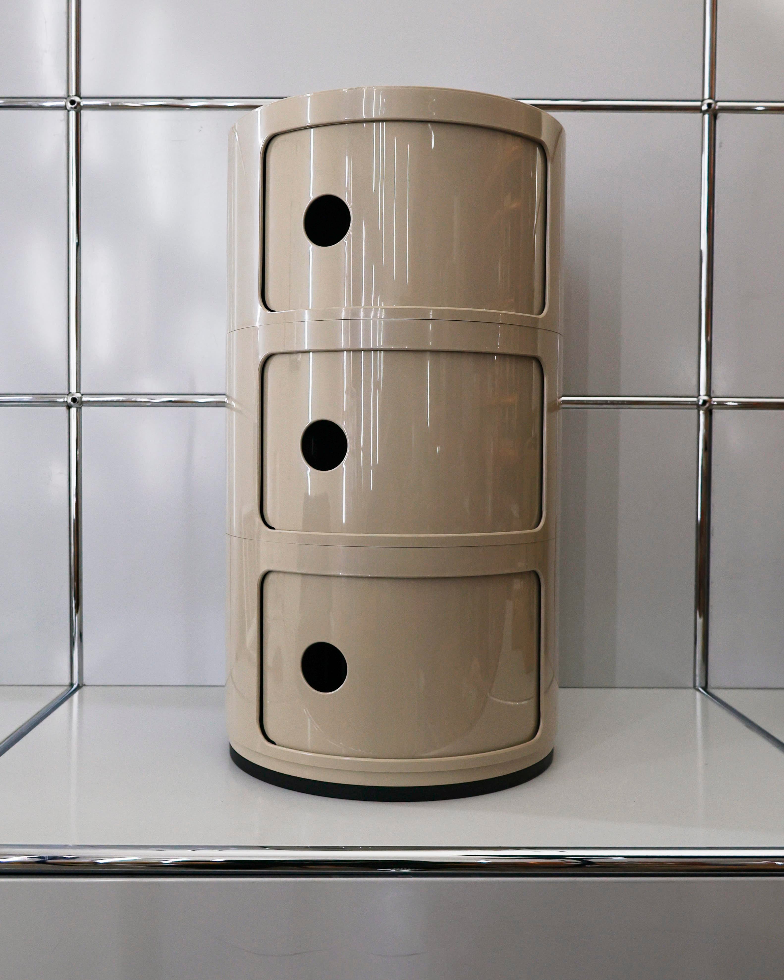 kartell_annacastelliferrieri_componibili_newcolors_medium_taupe