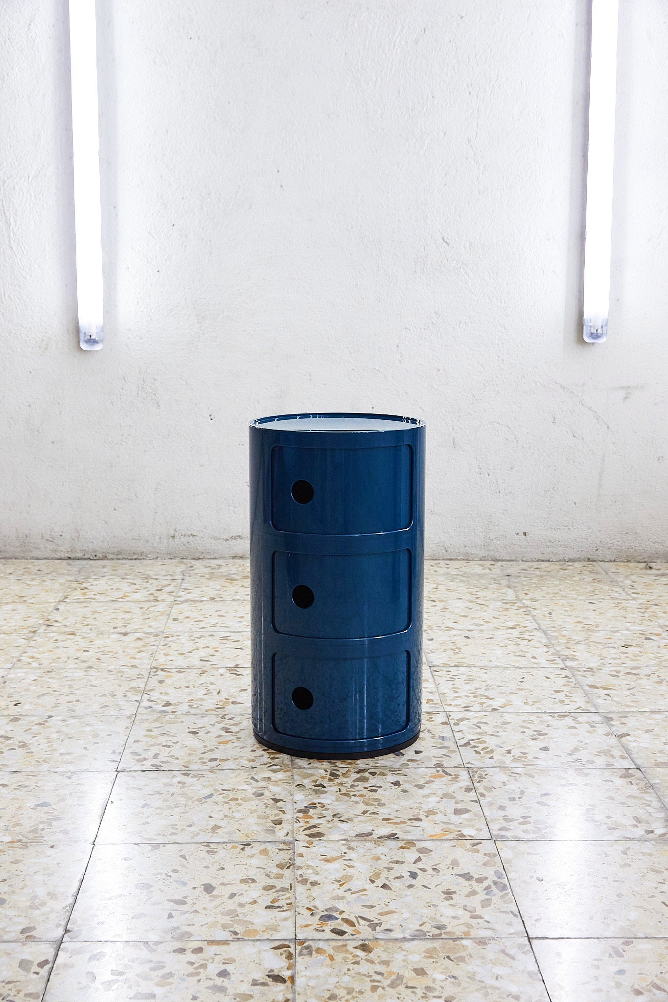kartell_annacastelliferrieri_componibili_classic_medium_blue